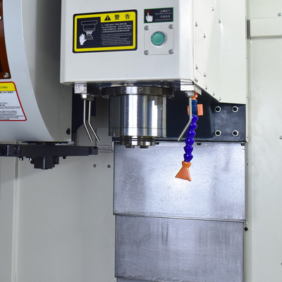 3 Axis Cnc ভার্টিক্যাল মেশিনিং সেন্টার 400KG সর্বোচ্চ লোড ক্ষমতা